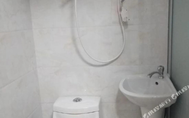 Huayuan New Village Family Apartment