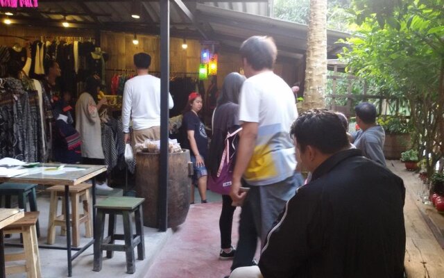 清迈湄康蓬胡安伯格哈格酒店(Maekampong Huean Bog Hug Chiangmai)