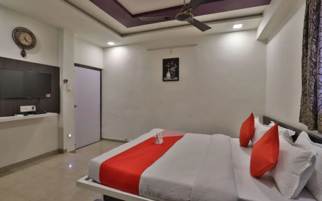 OYO Flagship 11557 Hotel Maharaja Palace