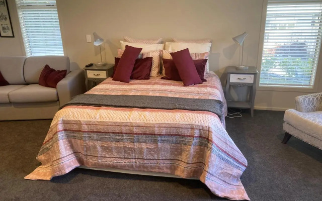 Cambridge Te Awa Rivertrail BnB