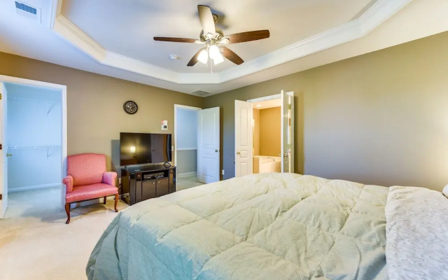 Charlotte Vacation Rental w/ 2 Living Areas!