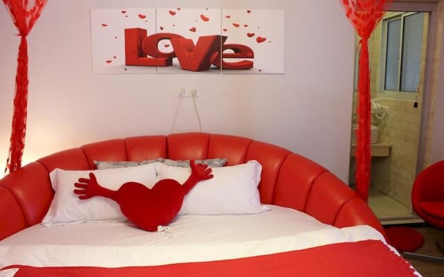 Romantic Town Theme Inn