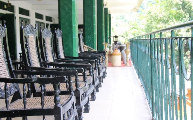 Hotel Crystal Gate
