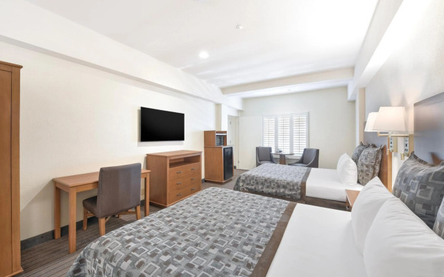 Anaheim Desert Inn and Suites