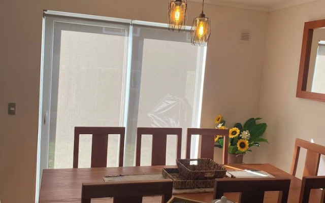 Linda Casa Familiar, Segura Y Muy Buena Ubicación