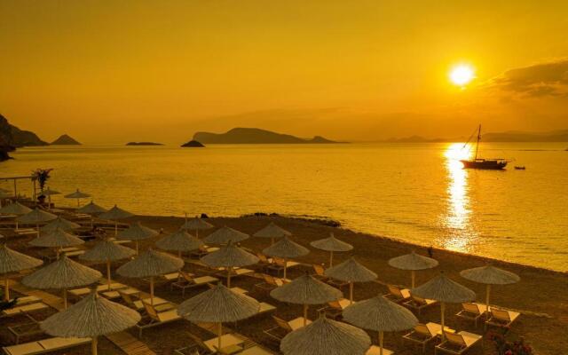 Four Seasons Hydra Luxury Suites