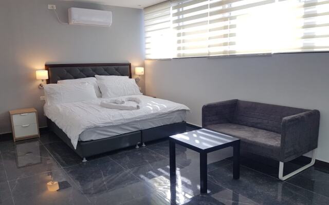 Lago Suites Hotel