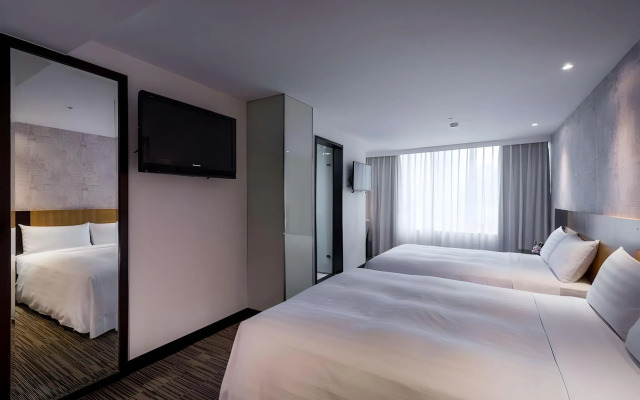 Hotel B
