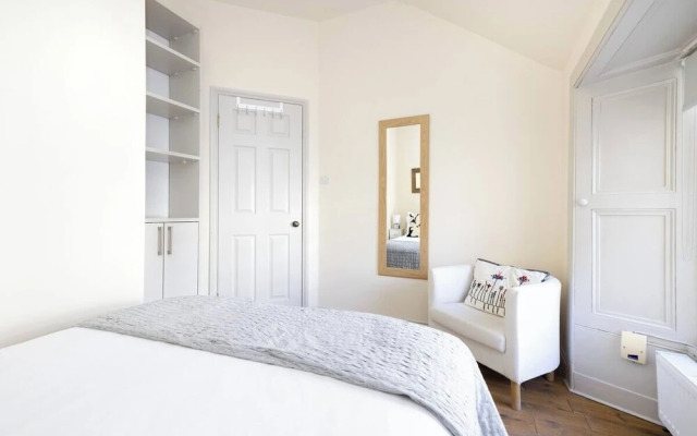 Cute House with Courtyard