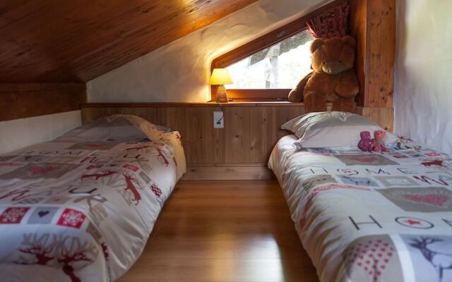 Comfortable Semi-detached Chalet 1 km. From the Nice Center