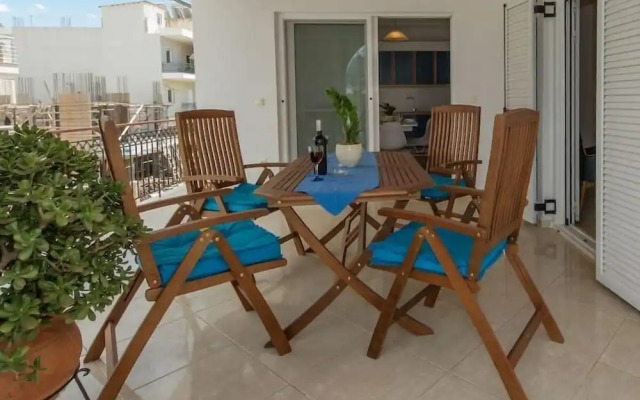Thano's Stylish Flat, Just 150m To The Beach