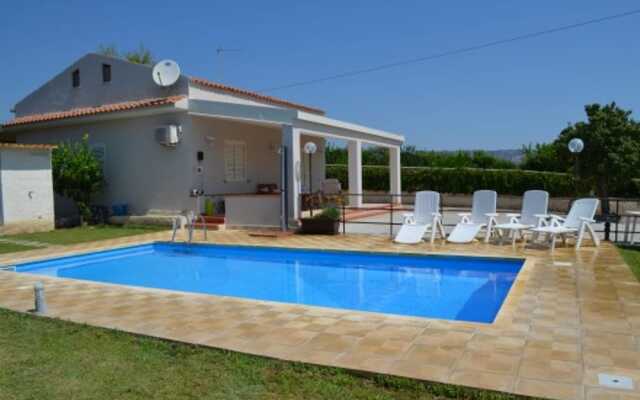 Villa With 2 Bedrooms In Floridia With Private Pool Enclosed Garden And Wifi 12 Km From The Beach