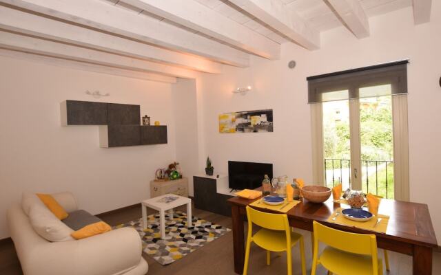 Elegant Holiday Home in Salò Near Lake Beach