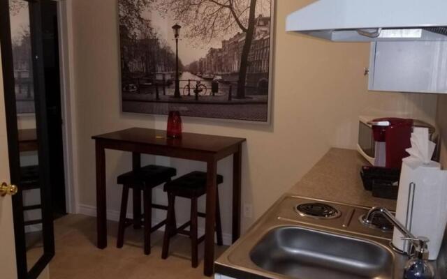 Cozy 1-BDR Suite #20 by Amazing Property Rentals