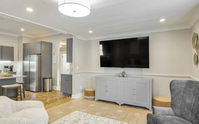 Lebanon Retreat: Decks, Fire Pit & Yard