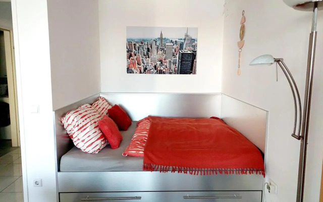 Mischek Tower Apartment with private terrace next to UNO