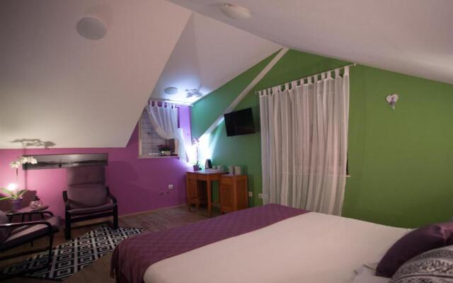 Apartment and Room Ursa