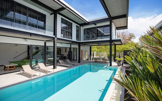 Stylish Salt Pool Villa Sunset Garden 5