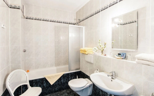 Hilltop Apartment in Wischuer near Forest