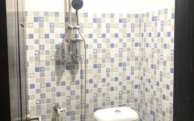 RedDoorz @ Kampkey Tanah Hitam – Bathroom – Jayapura