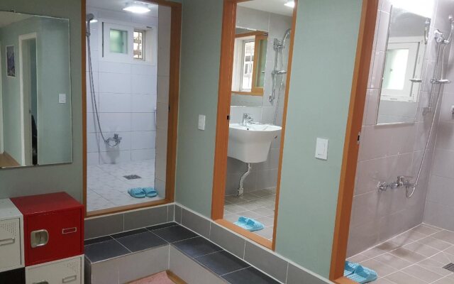 Kim's Family Guest House - Hostel