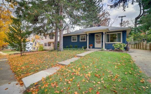 Ann Arbor Home w/ Deck, 2 Mi to Michigan Stadium!