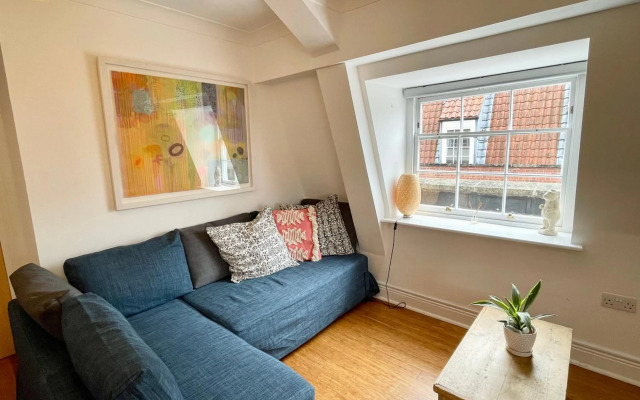 Bright 1 bed flat near Cabot Circus