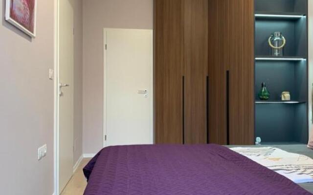 Lovely 1-bedroom Condo in Tirana WiFi-Netflix-AC