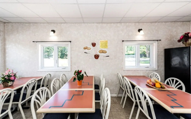 Niagara Parkway Court Motel