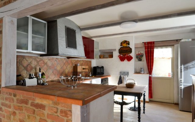 Quaint Villa With Private Pool in Molières-sur-cèze