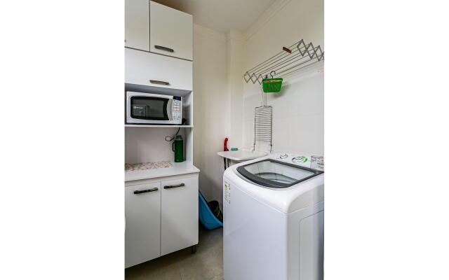 Apto com sacada a 10min praia do Santinho SBR402