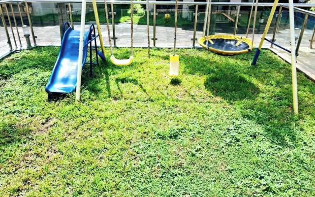 Stylish 3 Bedroom House Near Airport & Marina Mall