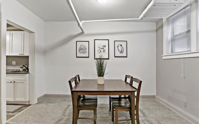 Front Garden 1BR Apt in Lakeview