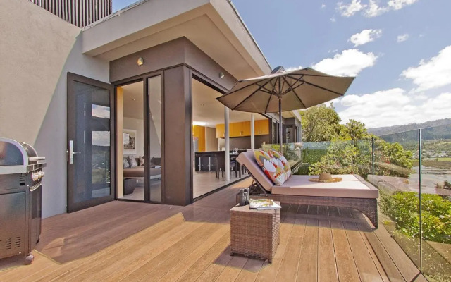 The Lookout - Tairua Holiday Home