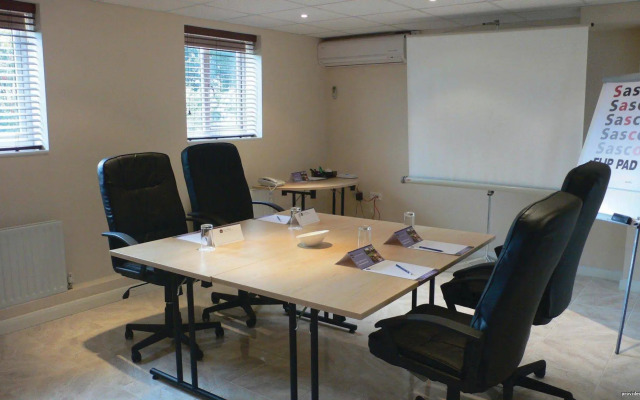 Mercure Newbury West Grange Hotel