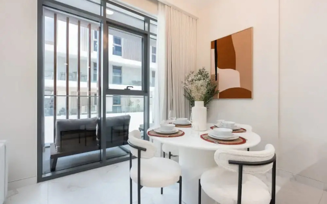 Contemporary 2BR in Azizi Greenfield - Meydan