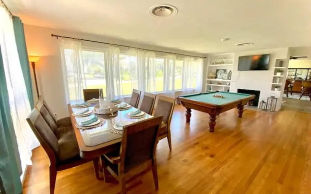 Cozy 4-Bedroom Beachside Home