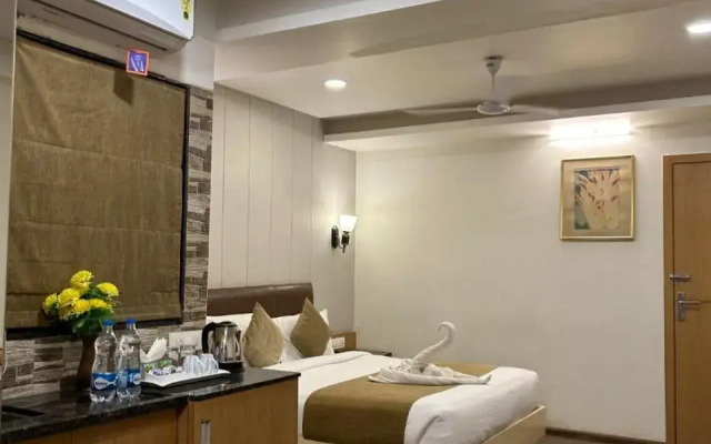 The Excellency by OYO Rooms