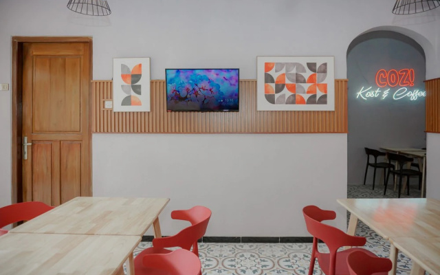 Urbanview Livy House Blitar