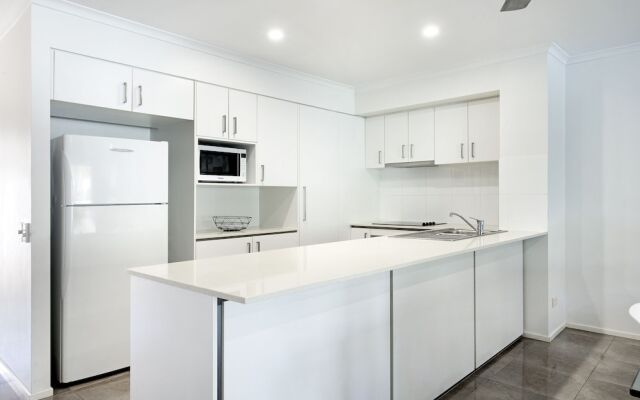 Diamond Beach 3 Bedroom Poolside Apartment - 34