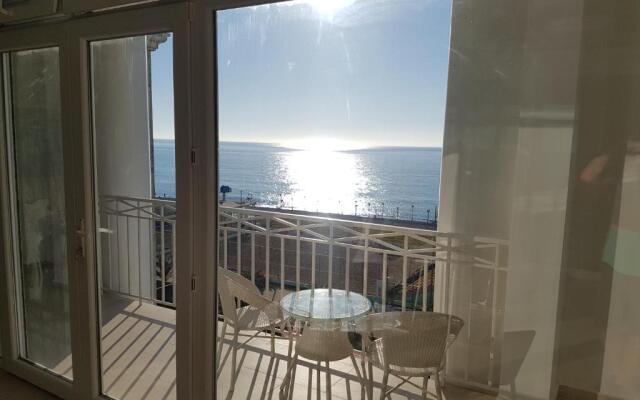 J.R Apartment in the sea