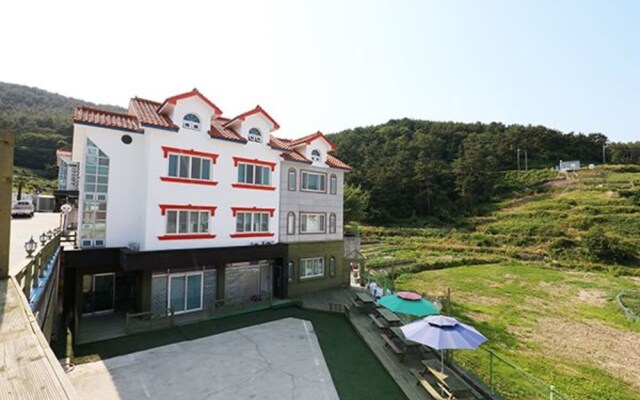 Tongyeong Paradise Pension