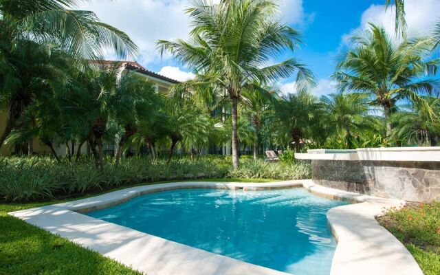 Nicely Decorated 3rd-floor Beauty With Pool-view Balcony in Coco