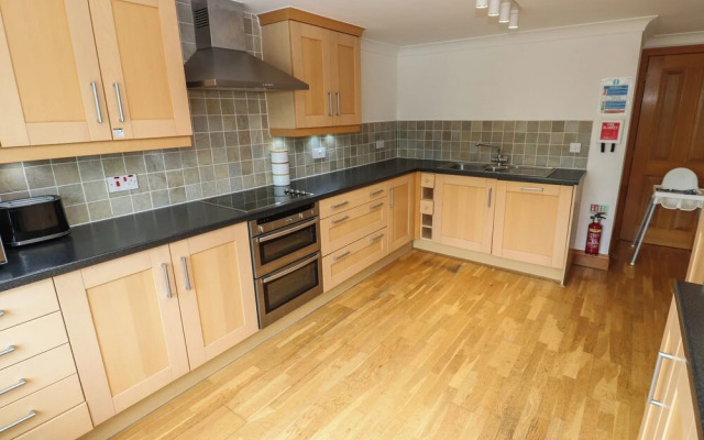 8 Manor Close
