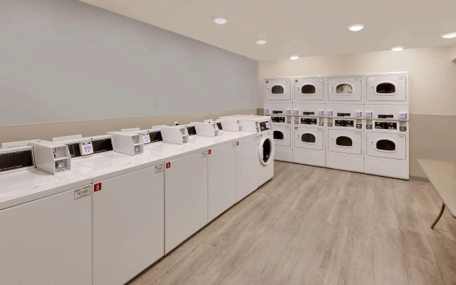WoodSpring Suites Bakersfield East