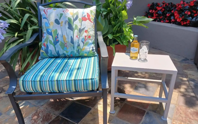 J'Cups Guest House