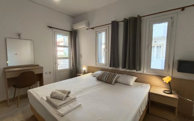 Albatross Studios & Apartments