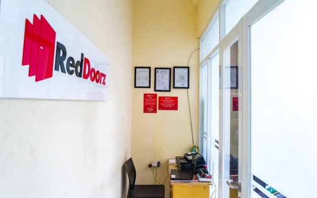 RedDoorz near CBD Ciledug