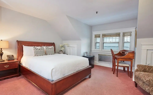 Inn at Longshore