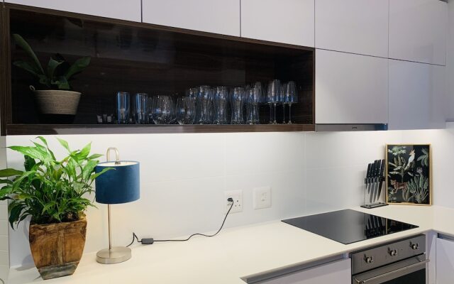 Urban Elephant 16 on Bree